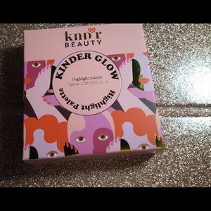 KNDR Beauty Glow highlighting pallet